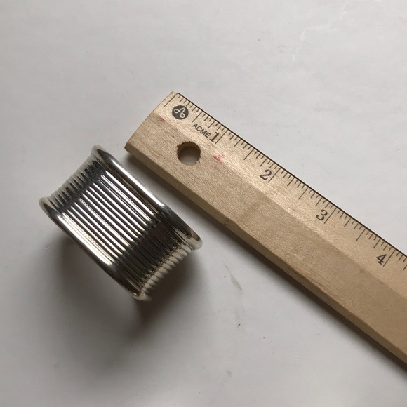 Vintage Silverplate napkin rings. Set of 4 - Picture 3 of 7